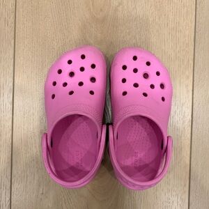 CROCS Kids Classic Clog in Pink Size 8 - used but good condition